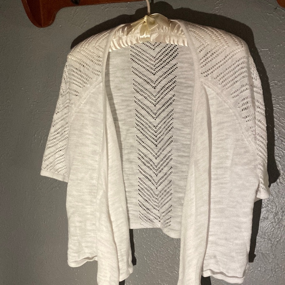 Faded Glory white lightweight summer sweater. Pretty style & perfect for now. 💕